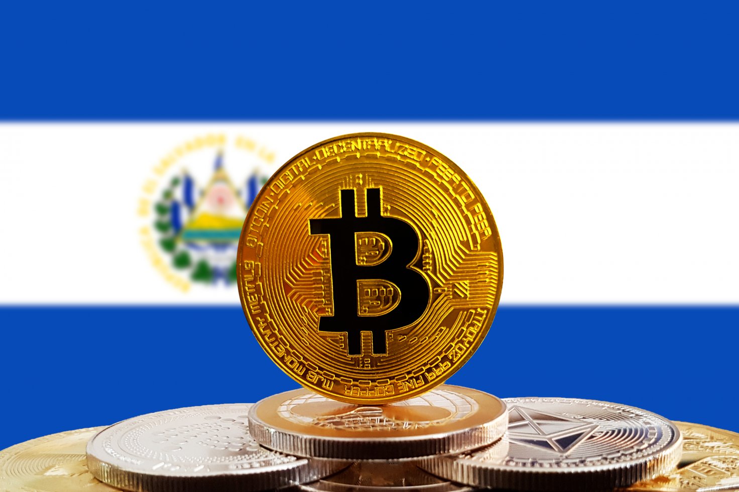 Оппозиция в Сальвадоре потребовала признать легализацию BTC незаконной
